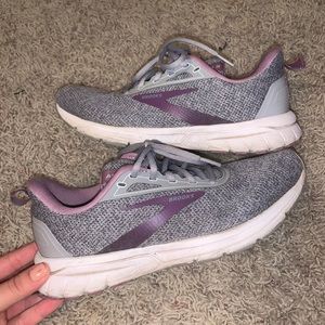 BROOKS TENNIS SHOES